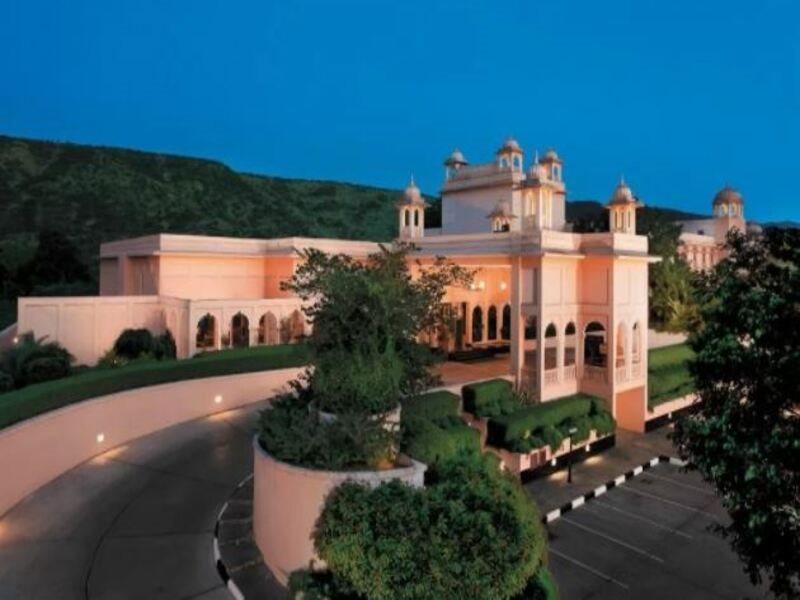 Trident Jaipur Hotell Exteriör bild The Oberoi Udaivilas Palace