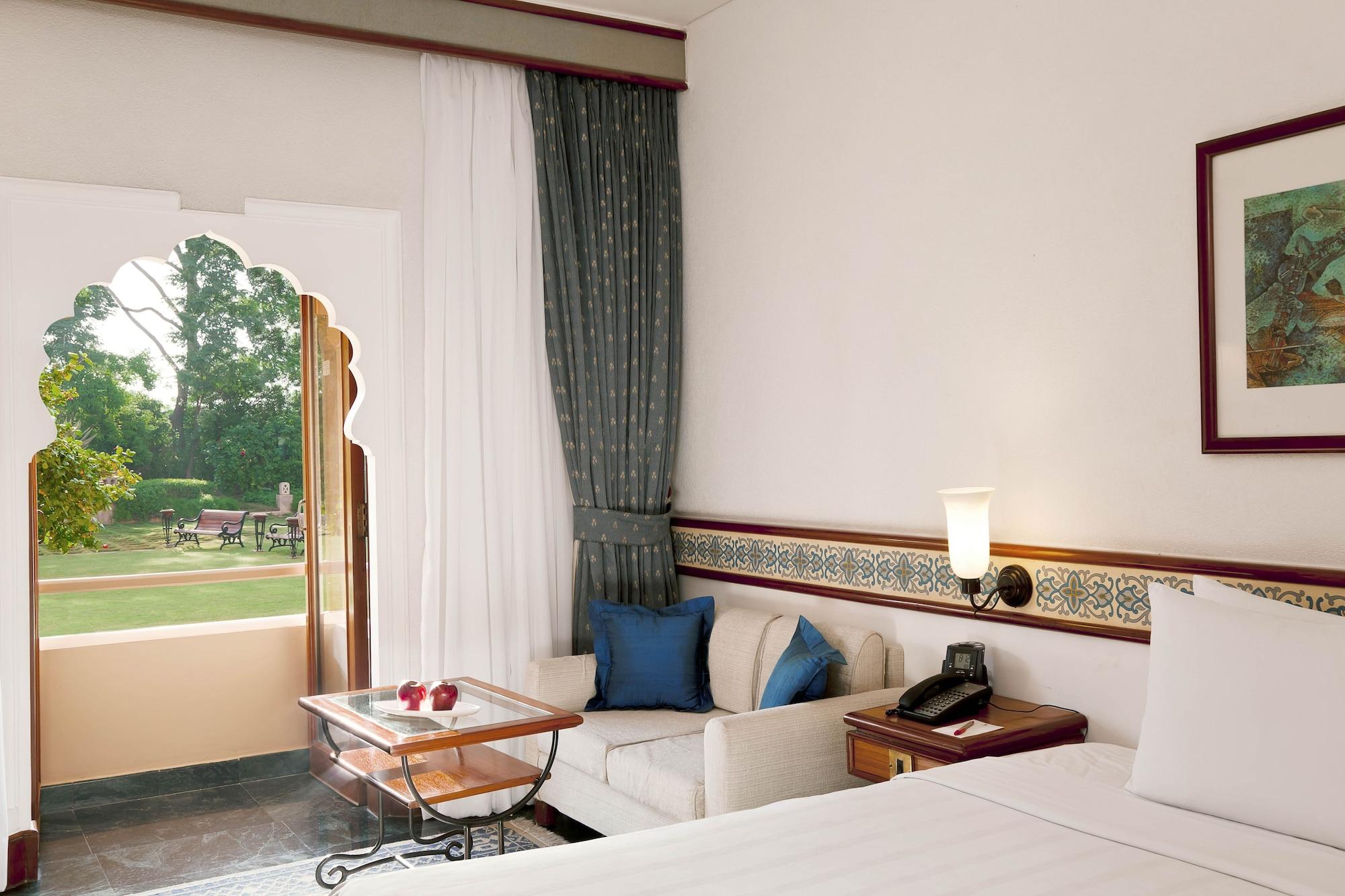 Trident Jaipur Hotell Exteriör bild A room at the Taj Bengal