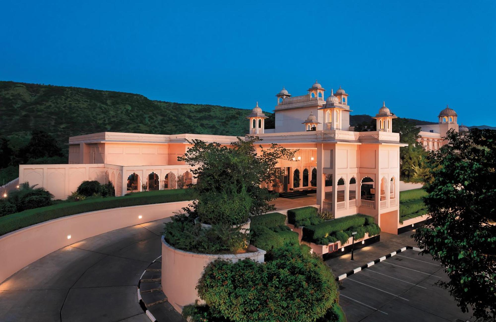 Trident Jaipur Hotell Exteriör bild The Oberoi Udaivilas Palace