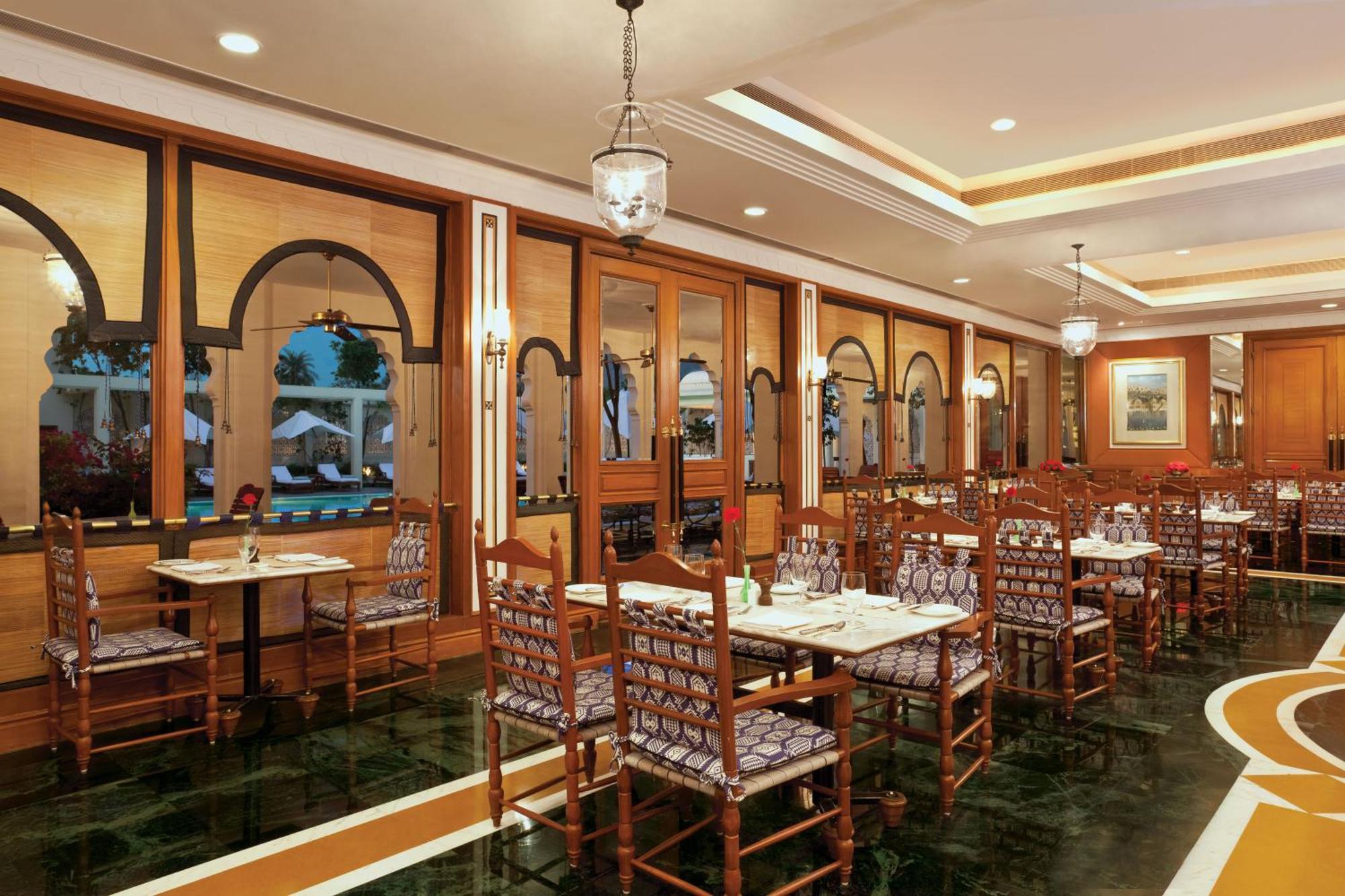 Trident Jaipur Hotell Exteriör bild The interior of the hotel