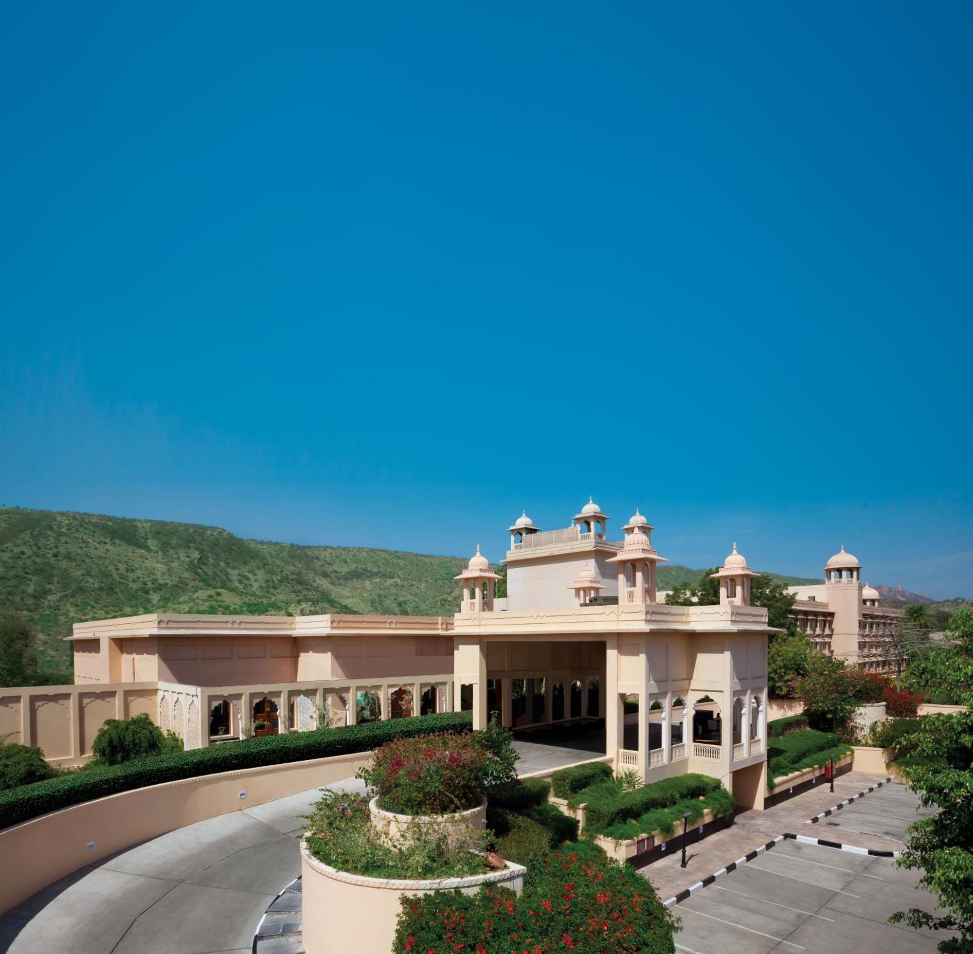 Trident Jaipur Hotell Exteriör bild The Oberoi Udaivilas Palace