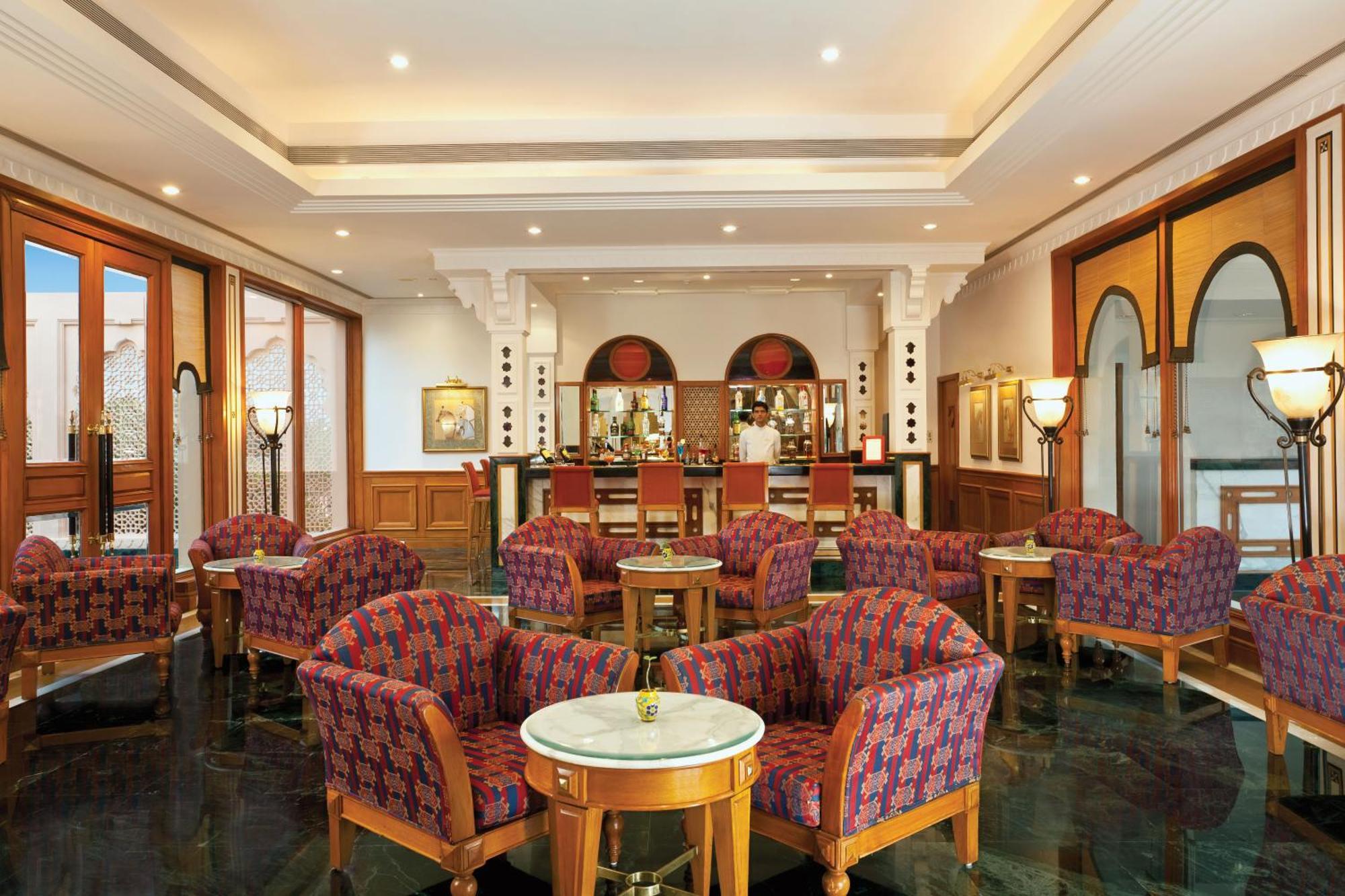 Trident Jaipur Hotell Exteriör bild The Bar