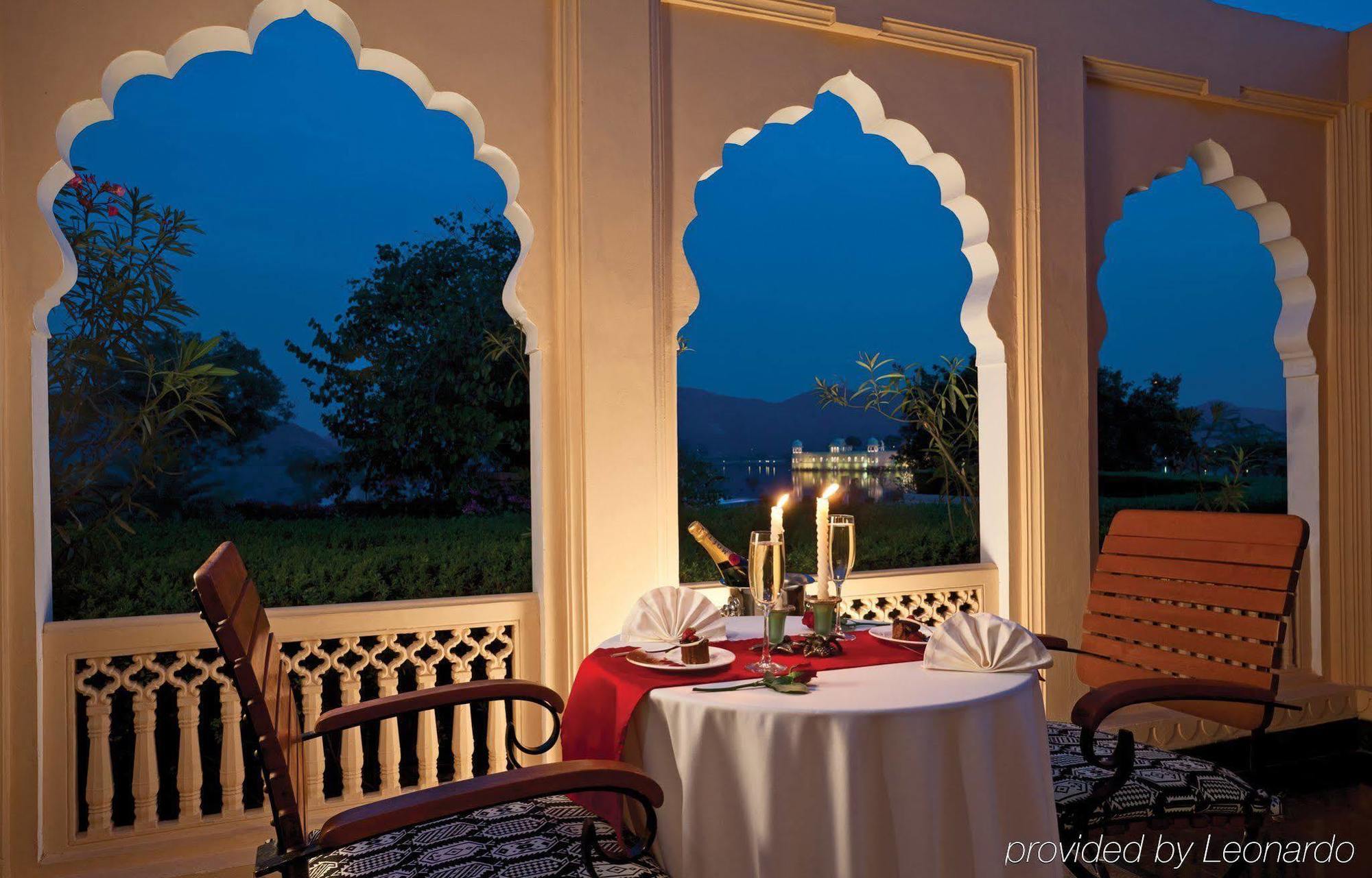 Trident Jaipur Hotell Restaurang bild The Oberoi Udaivilas Palace