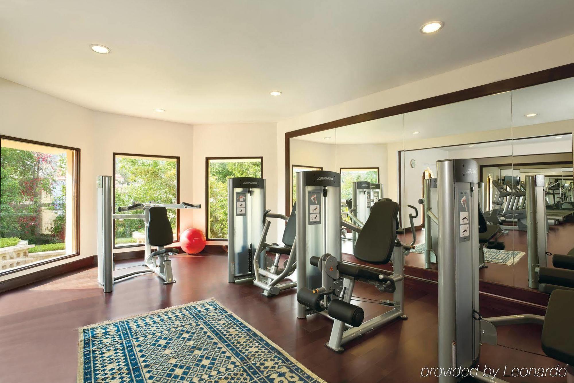 Trident Jaipur Hotell Bekvämligheter bild The gym at the Taj Bengal