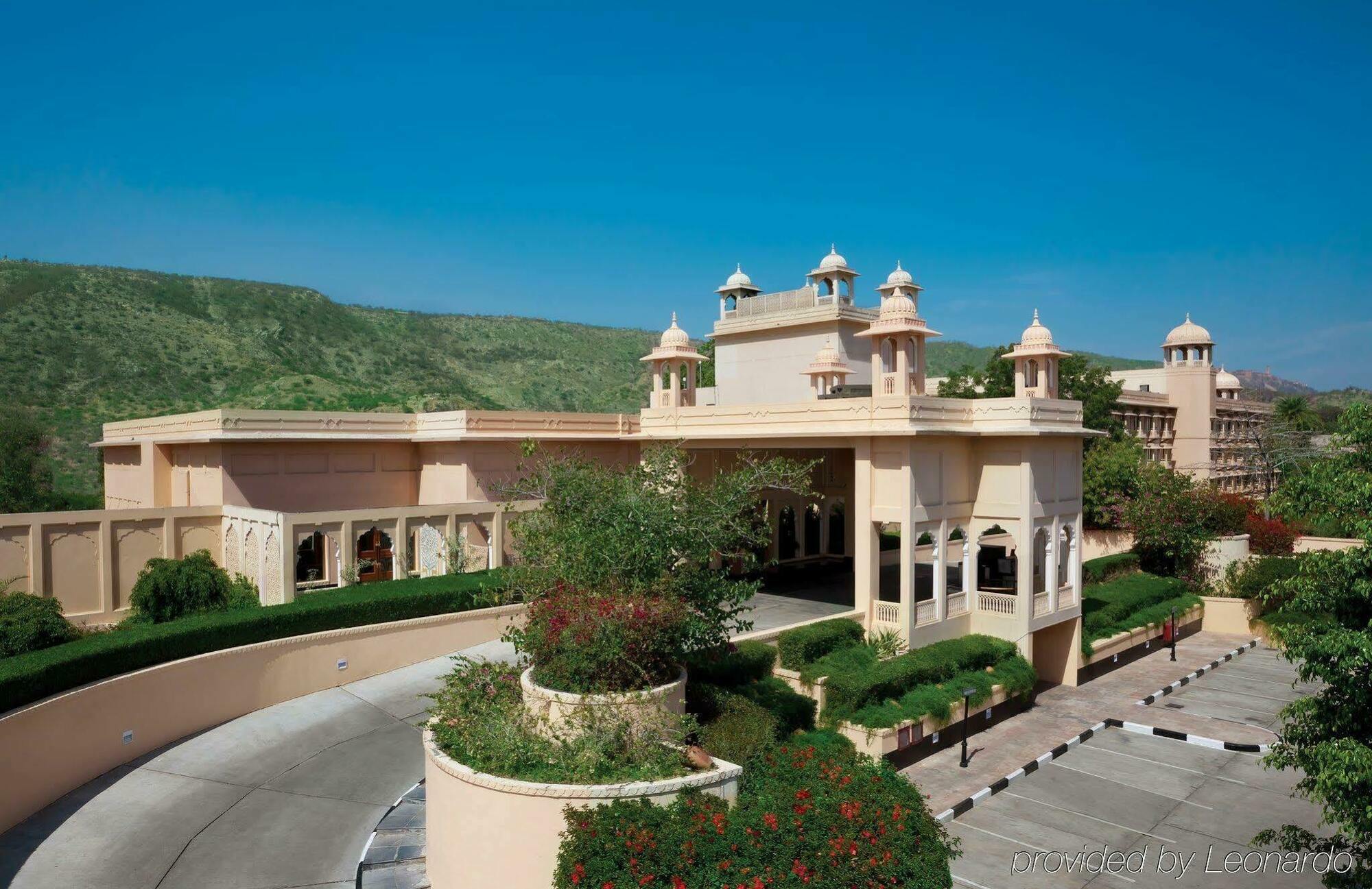Trident Jaipur Hotell Exteriör bild The Oberoi Udaivilas Palace
